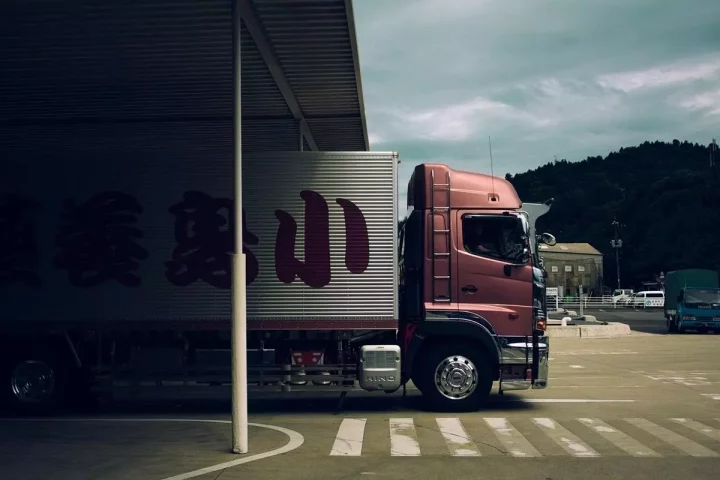 Jak wybrać używany pojazd ciężarowy? Przewodnik dla początkujących