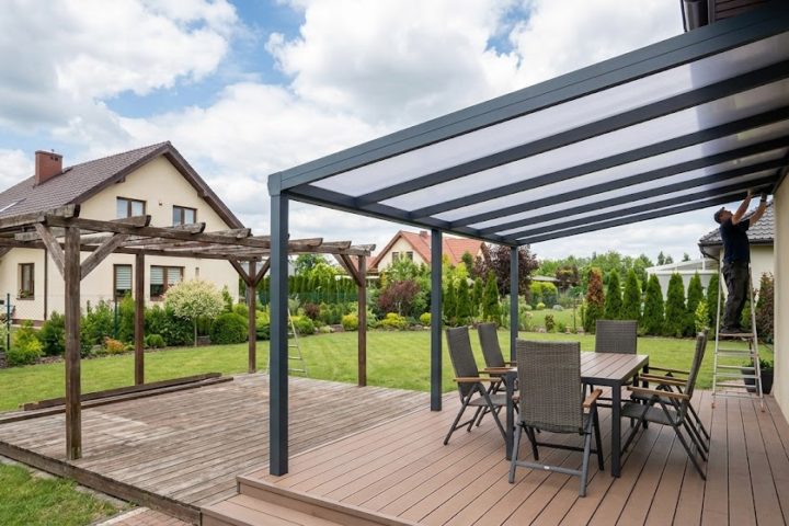 Szybka metamorfoza tarasu w Grodzisku Mazowieckim – zadaszenia poliwęglanowe jako sposób na budżetową renowację.